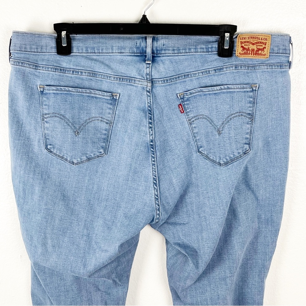 LEVI’S Light Wash Classic Straight High Rise Jeans, Size 22W - Picture 9 of 11